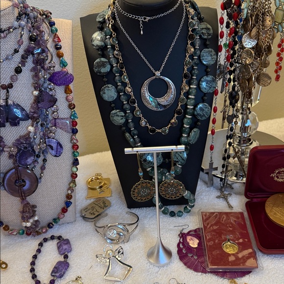 Come dig with me.  Unlisted gorgeousness in every price range. - Picture 5 of 17